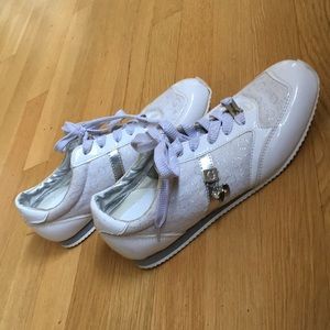 Cute! Women’s guess sneakers